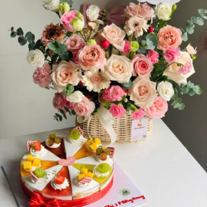 pannacotta và giỏ hoa tươi