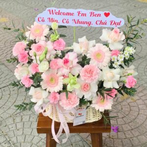 giỏ hoa chúc mừng em bé chào đời