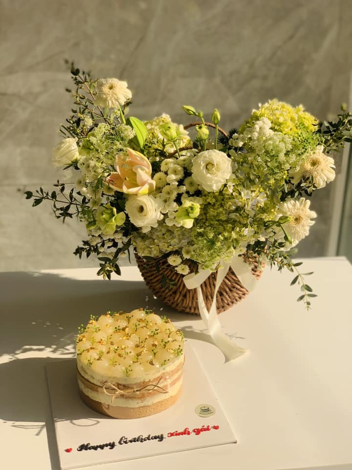 Giỏ Hoa Lily & Ranunculus Pastel