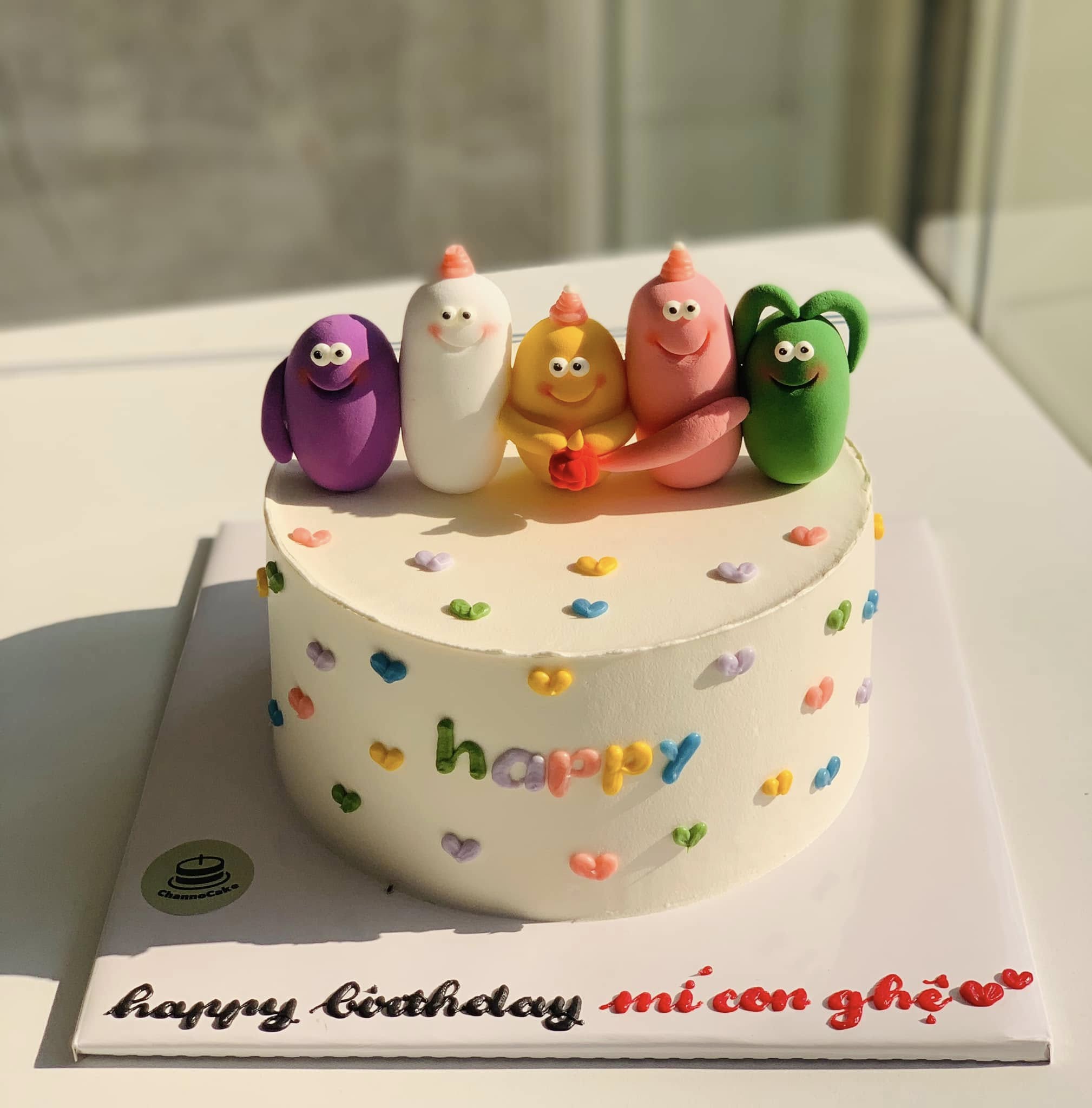 Bánh kem nặn tạo hinh vui nhộn