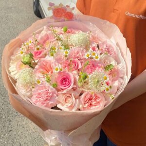 bó hoa hồng kem dâu