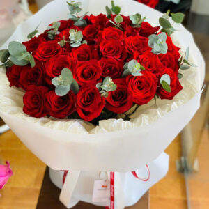 Bó hoa sinh nhật đỏ dáng tròn